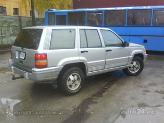 Jeep Grand Cherokee LAREDO 4.0 R6 131kW