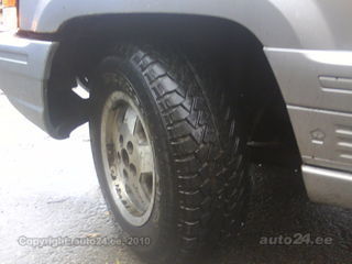 Jeep Grand Cherokee LAREDO 4.0 R6 131kW