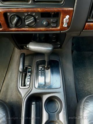 Jeep Grand Cherokee Laredo 4.0 R6 130kW