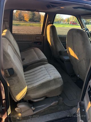 GMC Suburban 5.7 V8 157kW