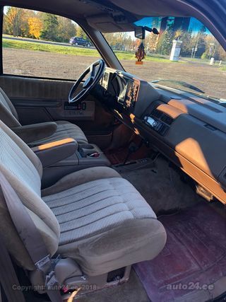 GMC Suburban 5.7 V8 157kW