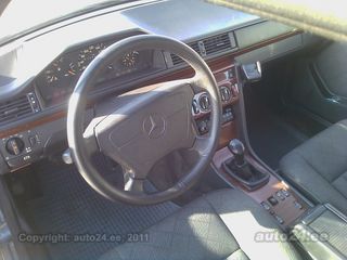 Mercedes-Benz E 250 2.5 83kW