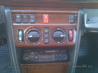 Mercedes-Benz E 250 2.5 83kW