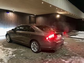 Volvo S80 4.4 V8 232kW