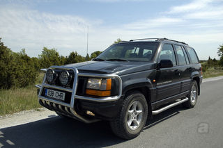Jeep Grand Cherokee Limited LX 5.9 V8 177kW