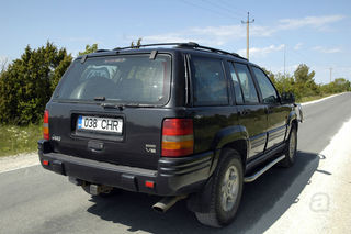 Jeep Grand Cherokee Limited LX 5.9 V8 177kW