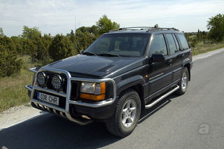 Jeep Grand Cherokee Limited LX 5.9 V8 177kW