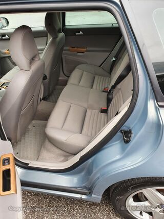 Volvo V50 2.0 145hj Momentum FWD MAN 5 2.0 107kW