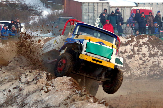 FOTOD. Nii sõidetakse ZIL-ide ja UAZ-idega võidu