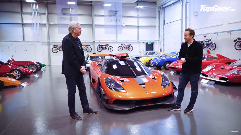 Video: põhjalik ekskursioon Gordon Murray isiklikku garaaži, giidiks insenerihärra isiklikult Video: põhjalik ekskursioon Gordon Murray isiklikku garaaži, giidiks insenerihärra isiklikult